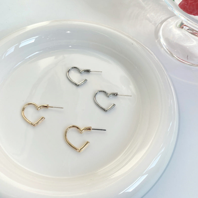 Women's Fashion Simple Hollowed Heart Shape Earrings