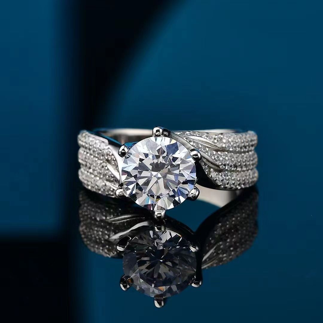 Big Crown 5 Karat Women's Six-claw Elegant Ring