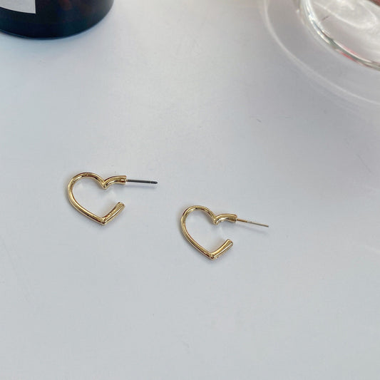 Women's Fashion Simple Hollowed Heart Shape Earrings