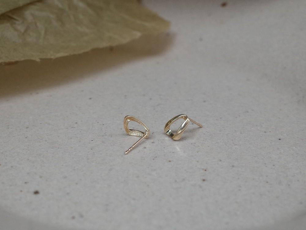 Fashionable 925 Sterling Silver Plated 14K Gold Vertical Body Geometric Triangle Ear Studs