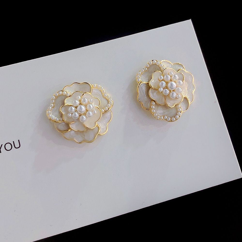 Women's Fashion Temperament Pearl Camellia Earrings